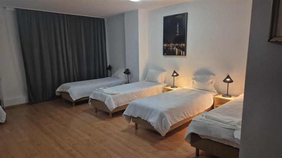 Apartament cu 5 camere semidecomandat în Florești