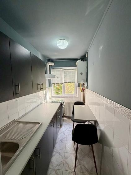 Apartament cu 2 camere semidecomandat, mobilat în Badea Cârțan