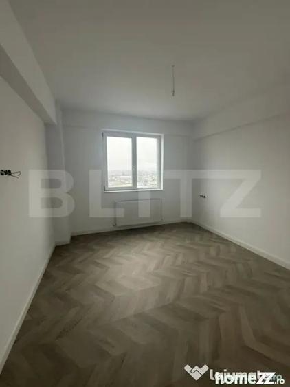 Apartament cu 3 camere decomandat în Micro 6
