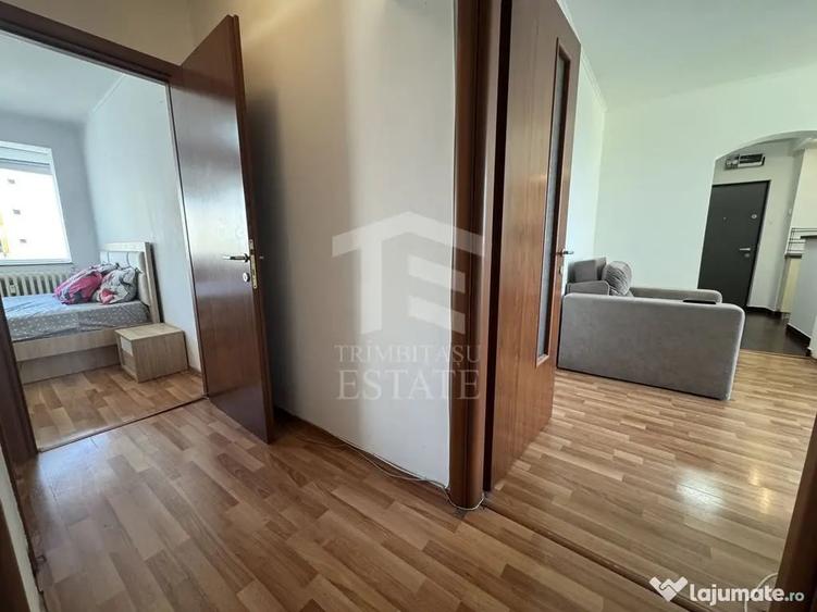 Apartament cu 3 camere semidecomandat în Tei