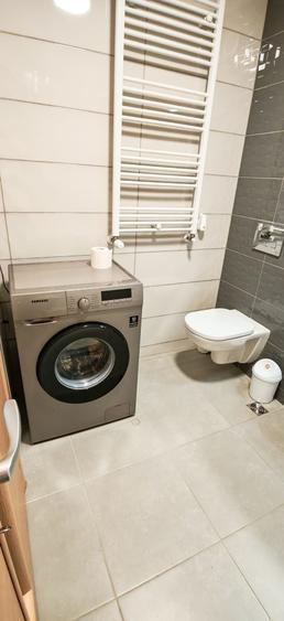 Apartament cu 2 camere decomandat în Tractorul