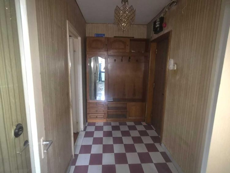 Apartament cu 3 camere semidecomandat în Central