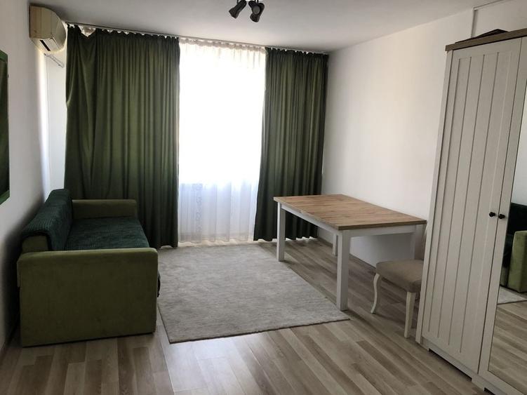 Garsonieră decomandată în Calea București