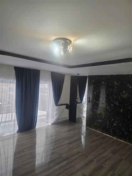 Casă individuală cu 5 camere cu Teren 400 Mp în Central