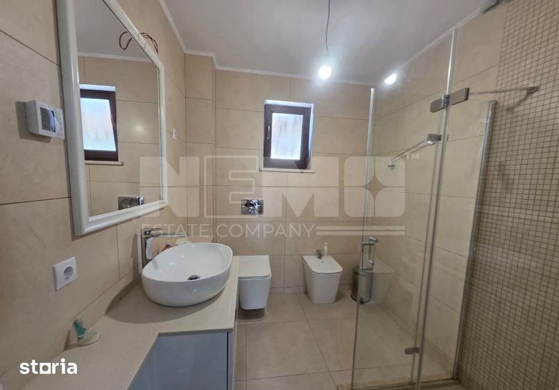 Casă cu 5 camere cu Teren 2903 Mp în Copălău