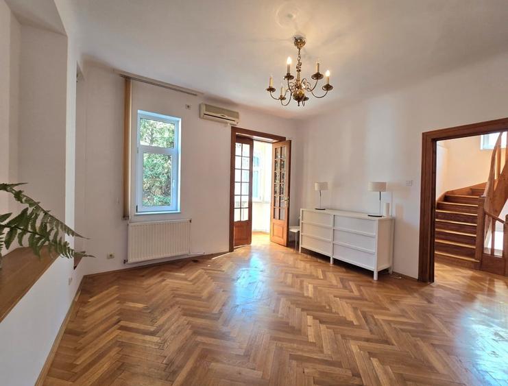 Casă cu 5 camere cu Teren 250 Mp în Dorobanți