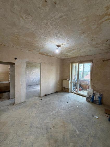 Apartament cu 3 camere semidecomandat în Domenii