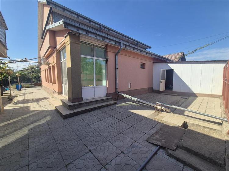 Casă cu 4 camere cu Teren 1004 Mp în Vărsătura