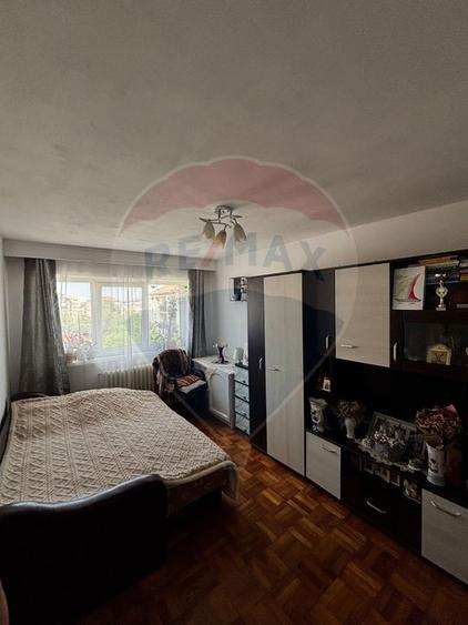 Apartament cu 2 camere decomandat în Cetate