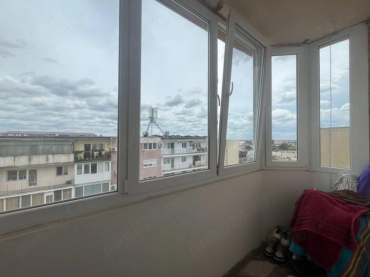 Apartament cu 4 camere decomandat în Confecții