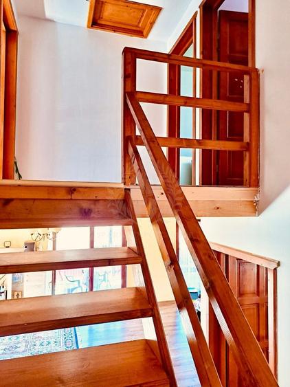 Casă individuală cu 5 camere cu Teren 993 Mp în Central