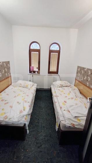 Casă individuală cu 11 camere cu Canalizare în Predeal