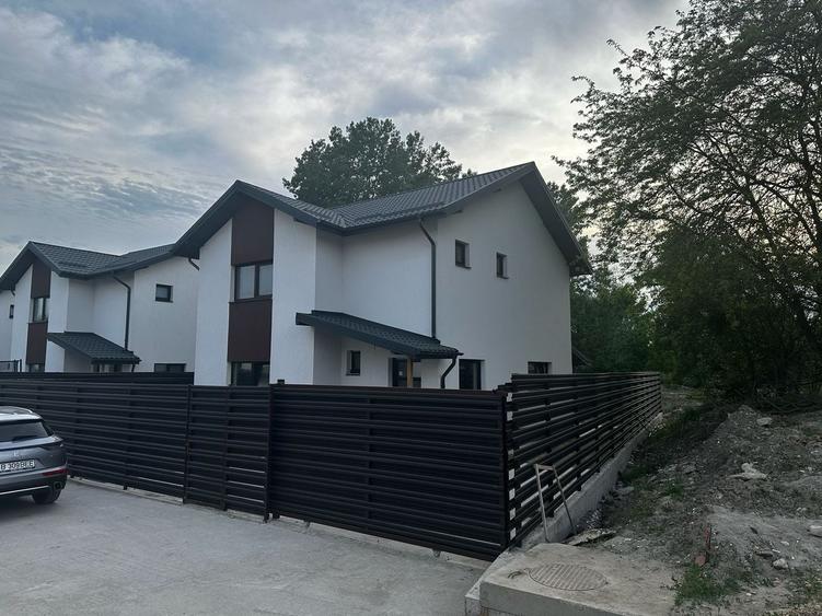 Casă individuală cu 5 camere cu Canalizare în Central