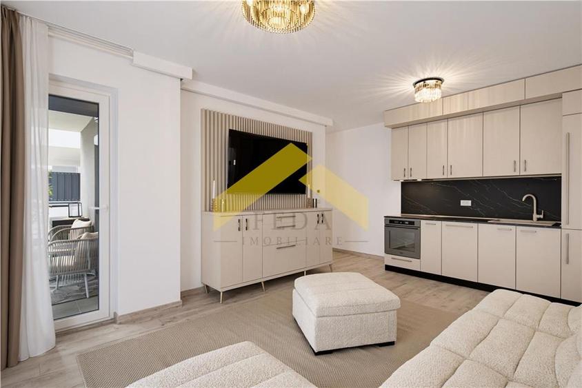 Apartament cu 3 camere semidecomandat, mobilat în UTA
