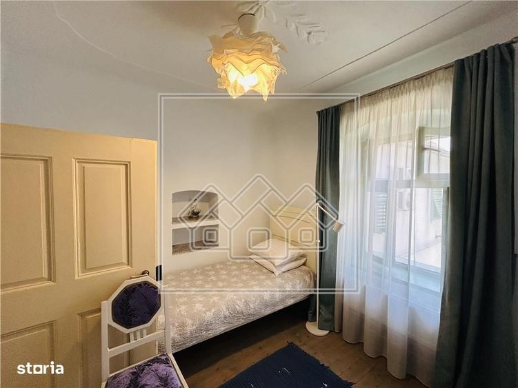 Casă cu 4 camere în Mârșa