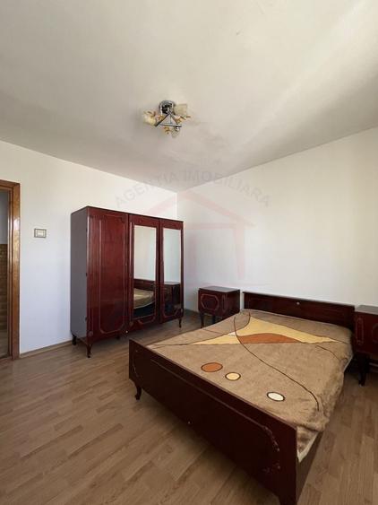 Apartament cu 3 camere decomandat, mobilat în Micro 13