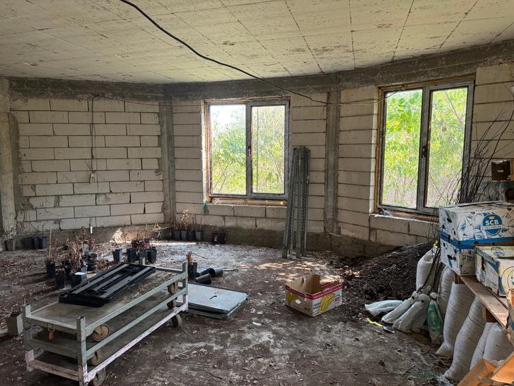 Casă individuală cu 5 camere cu Teren 1088 Mp în Vânătorii Mari