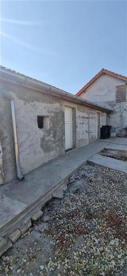 Casă cu 9 camere cu Teren 2656 Mp în Cenei