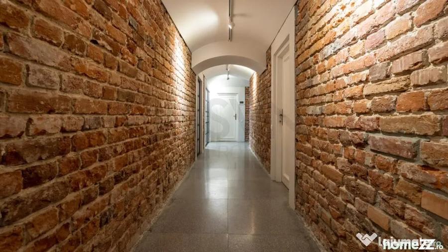 Casă cu 7 camere cu Teren 580 Mp în Dacia