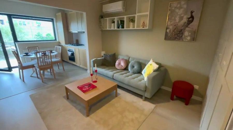 Apartament cu 2 camere decomandat, mobilat în Titan