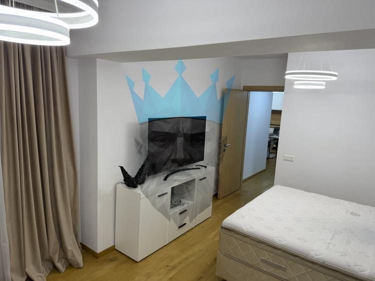 Apartament cu 3 camere semidecomandat, mobilat în Pipera