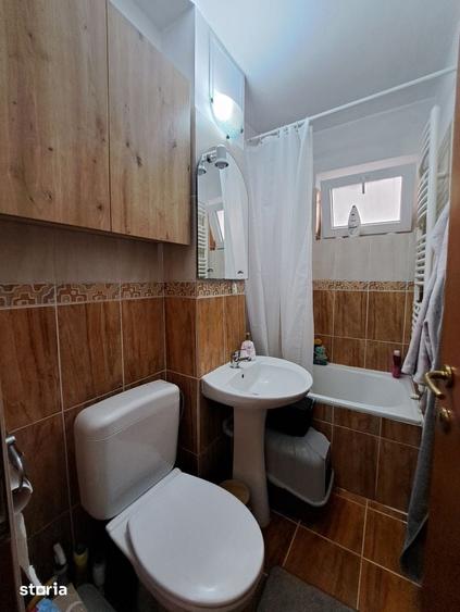 Apartament cu 3 camere semidecomandat în Traian