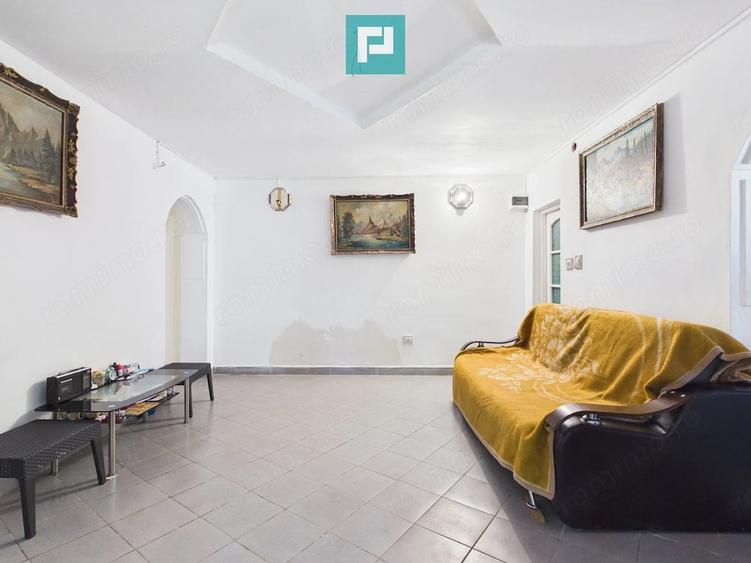 Apartament cu 3 camere semidecomandat în Bucovăț (Remetea Mare)