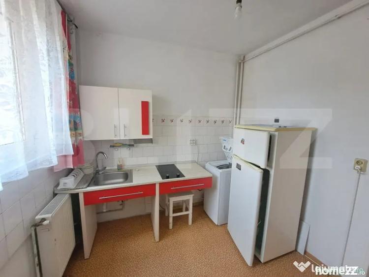 Apartament cu 3 camere semidecomandat în Griviței