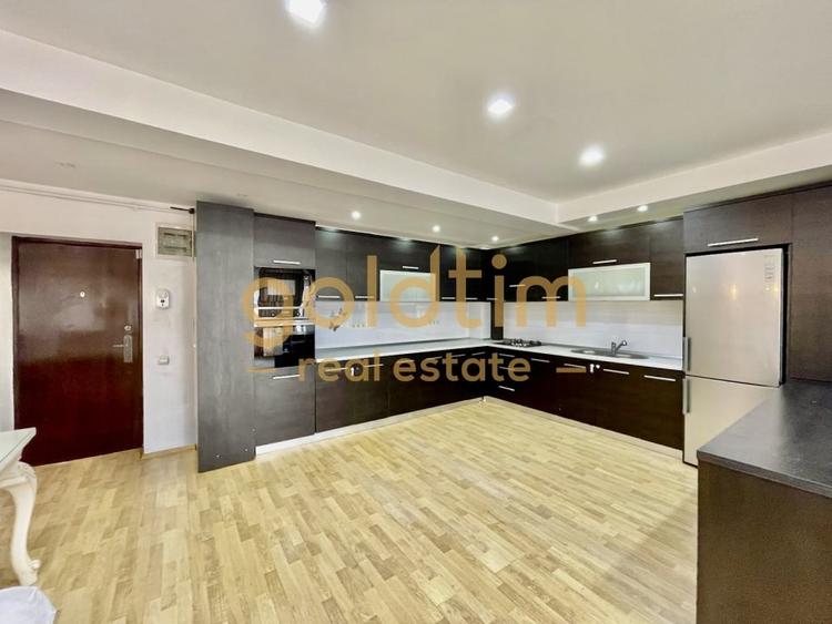 Apartament cu 4 camere semidecomandat, mobilat în Pipera