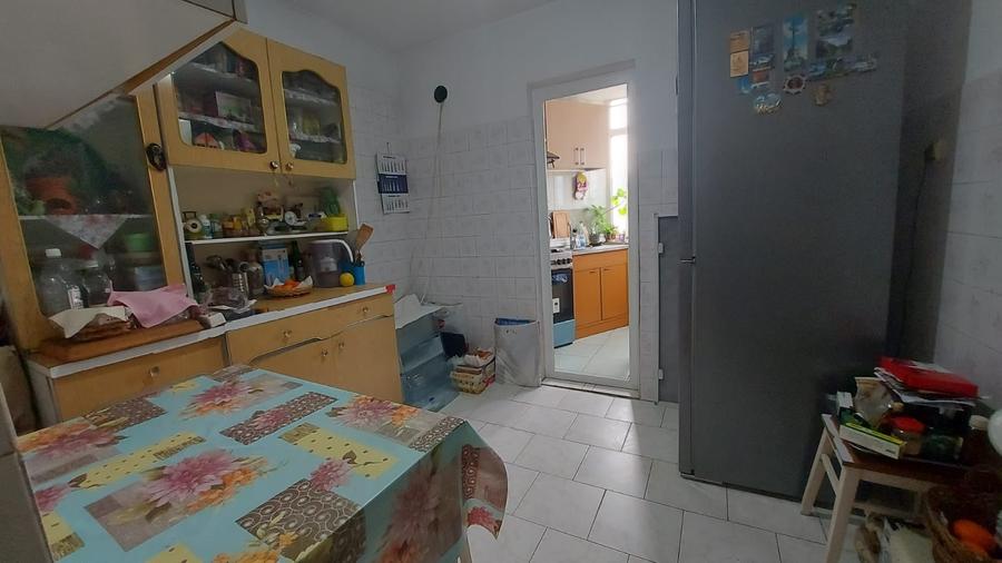 Apartament cu 2 camere decomandat, mobilat în