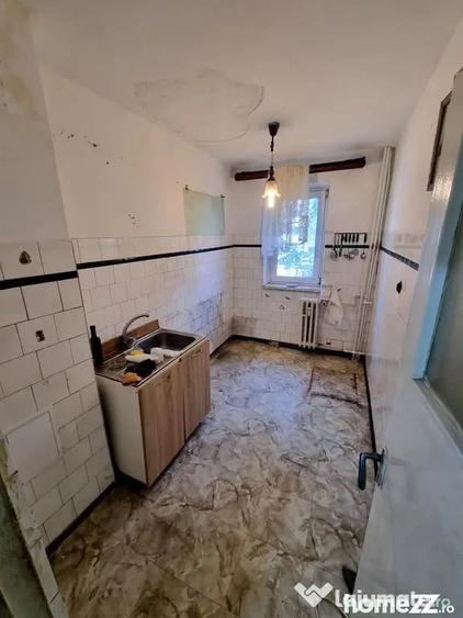 Apartament cu 3 camere semidecomandat în Tomis Nord