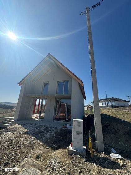Casă cu 4 camere cu Teren 800 Mp în Jucu