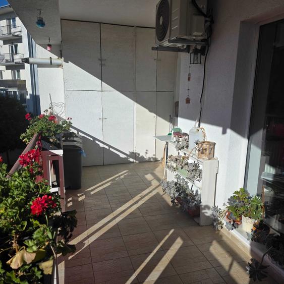 Apartament cu 3 camere decomandat în Exterior Vest
