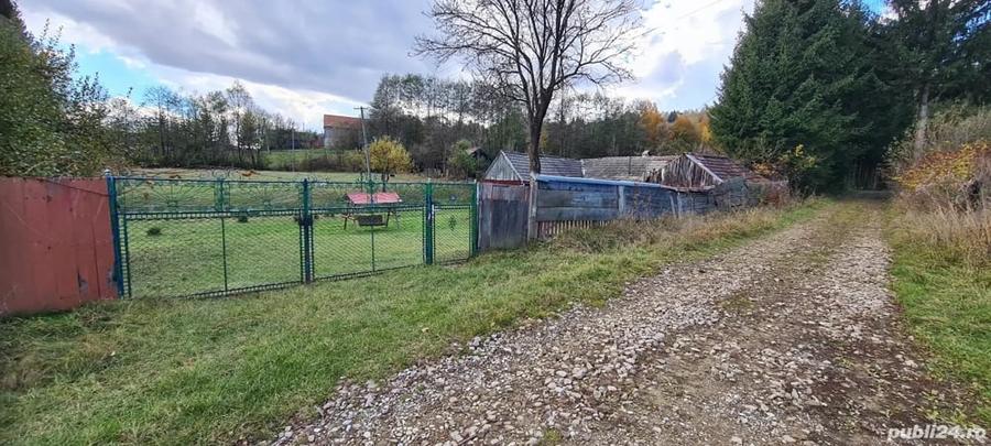 Casă cu 2 camere cu Teren 5000 Mp în Central