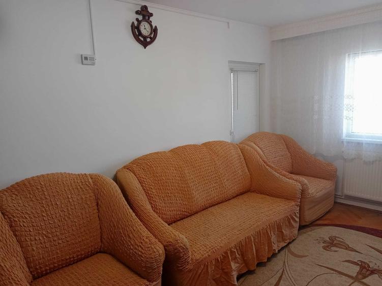 Apartament cu 3 camere decomandat în Nicolina