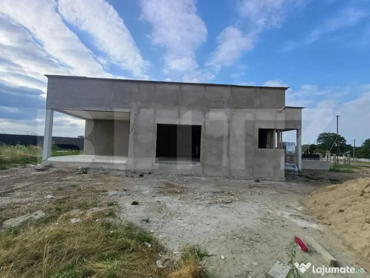 Casă cu 4 camere cu Teren 1000 Mp în Mitocu Dragomirnei