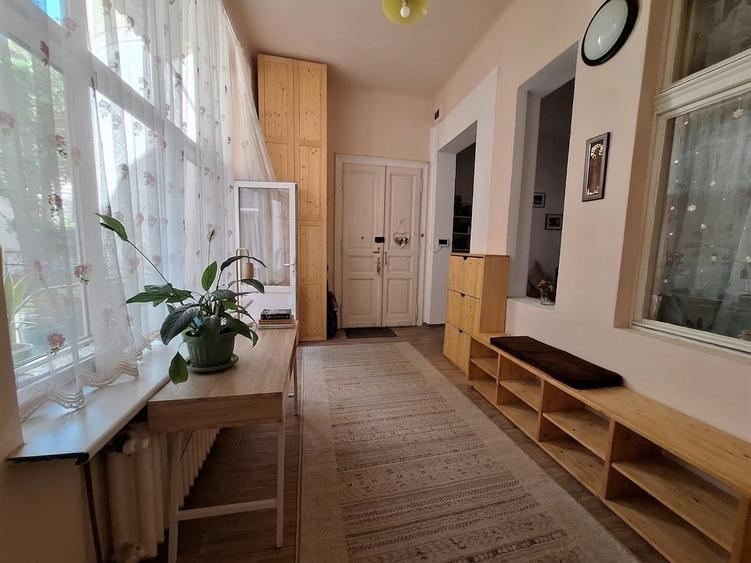 Apartament cu 4 camere circular, mobilat în P-ța Maria