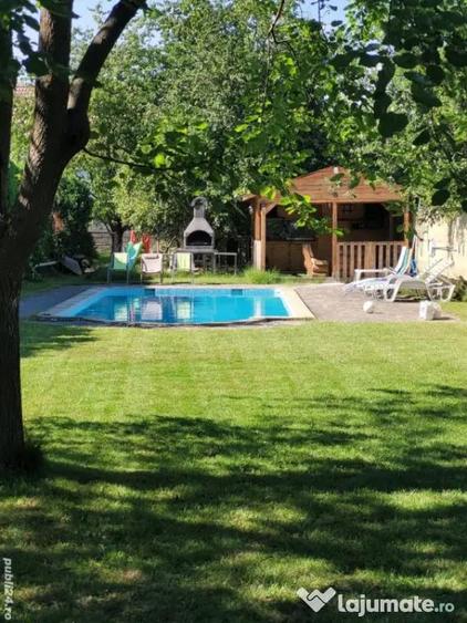Casă cu 5 camere cu Teren 1100 Mp în Central