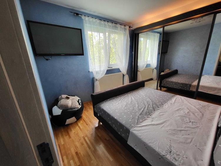 Apartament cu 3 camere semidecomandat în Exterior Vest