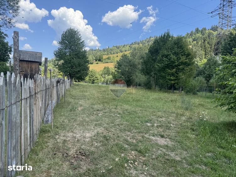 Teren de 2860 mp, în Borca