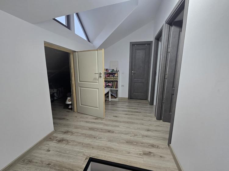Apartament cu 4 camere decomandat, mobilat în Popas Păcurari