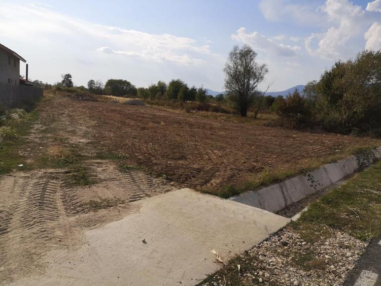 Teren de 2670 mp, în Lelești