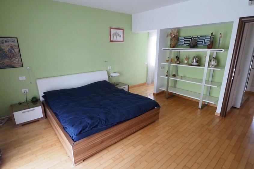 Duplex cu 6 camere cu Canalizare în Central