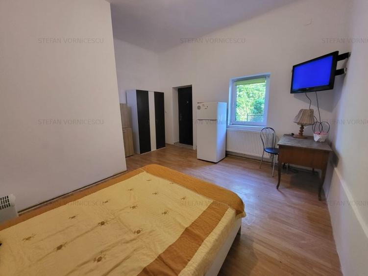 Casă individuală cu 5 camere cu Canalizare în Copou