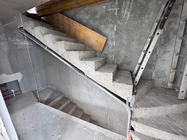 Casă individuală cu 4 camere cu Canalizare în Metalurgiei