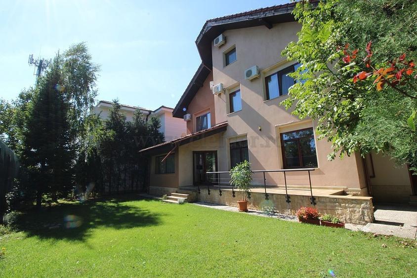 Casă individuală cu 7 camere cu Canalizare în Iancu Nicolae