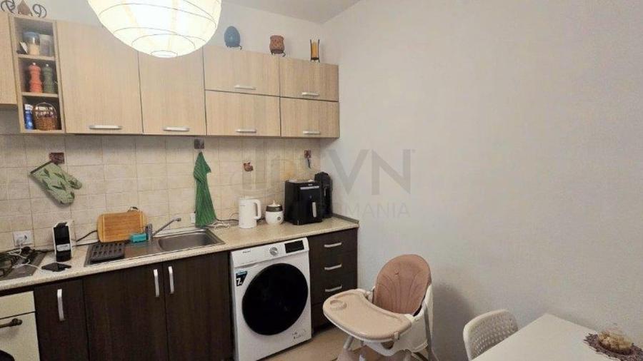 Apartament cu 3 camere decomandat, mobilat în Jiului