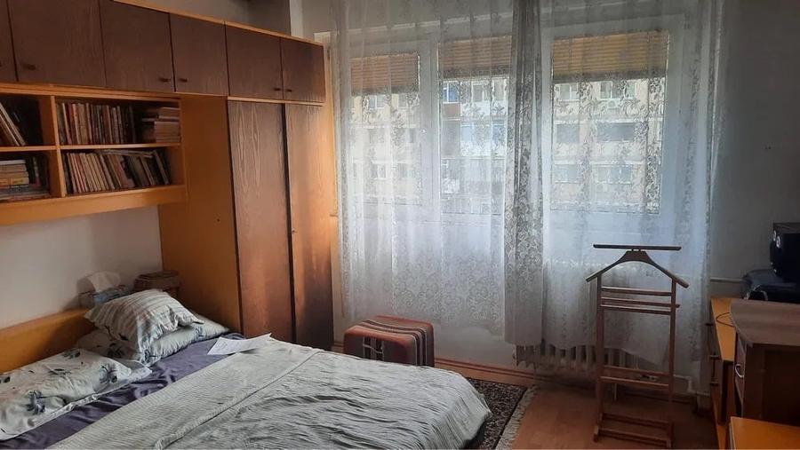Apartament cu 3 camere decomandat în Drumul Taberei
