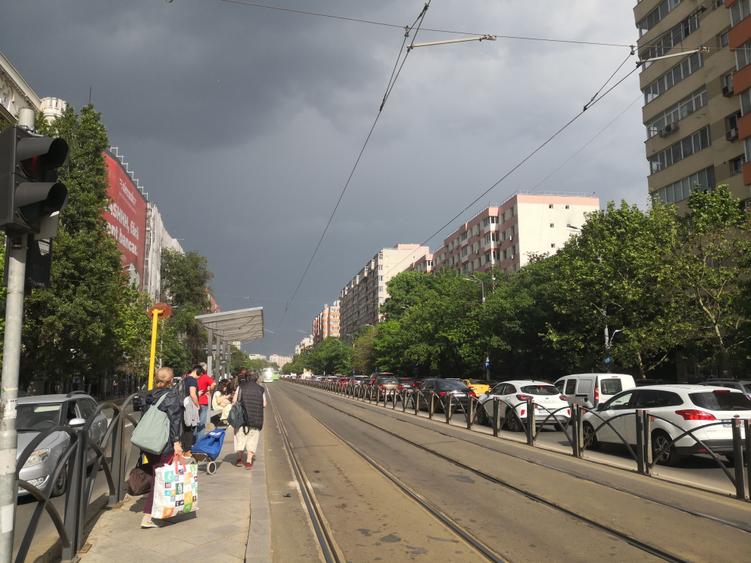 Apartament cu 3 camere semidecomandat în Ștefan cel Mare