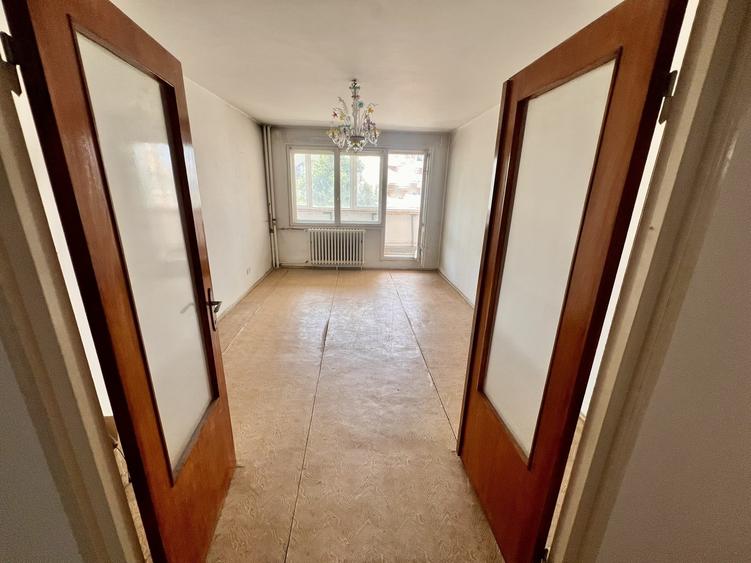 Apartament cu 3 camere decomandat, mobilat în Iancului